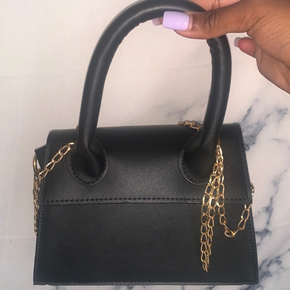 Black leather hand/shoulder bag